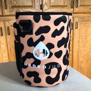 HydroJug Leopard Sleeve V1